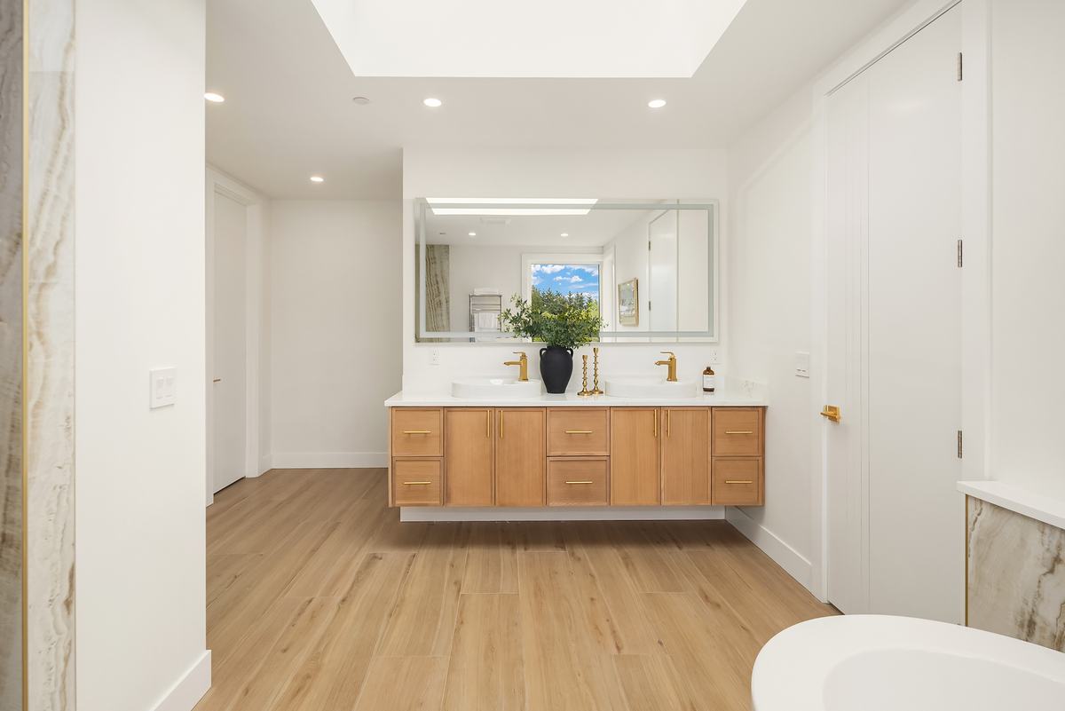 Primary bathroom staged by Top Staging And Design at the Clyde Hill project