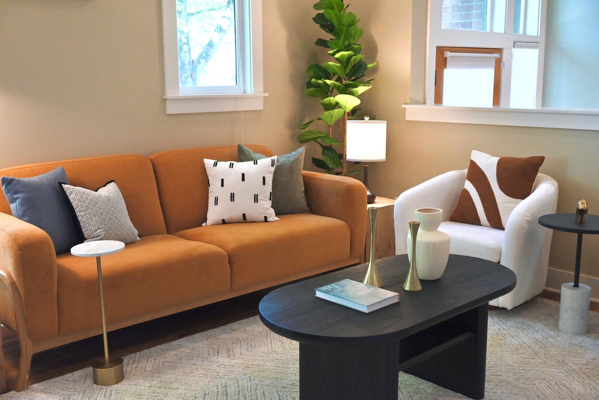 Living room staged by Top Staging And Design at the Issaquah project