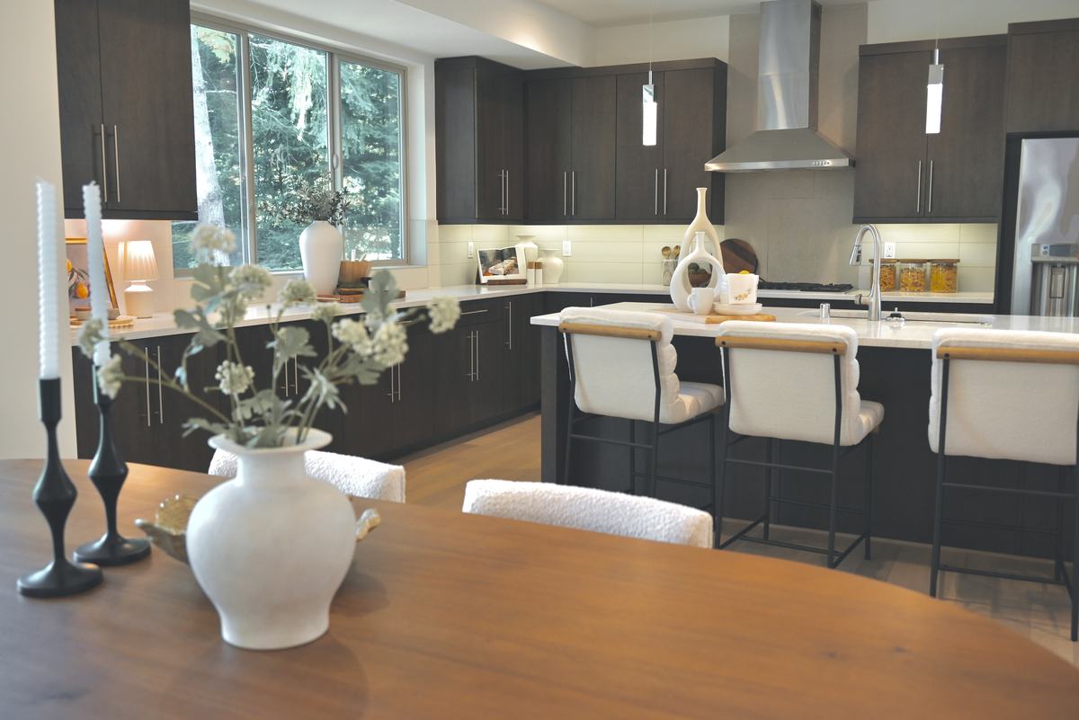 Dining room staged by Top Staging And Design at the Kirkland project