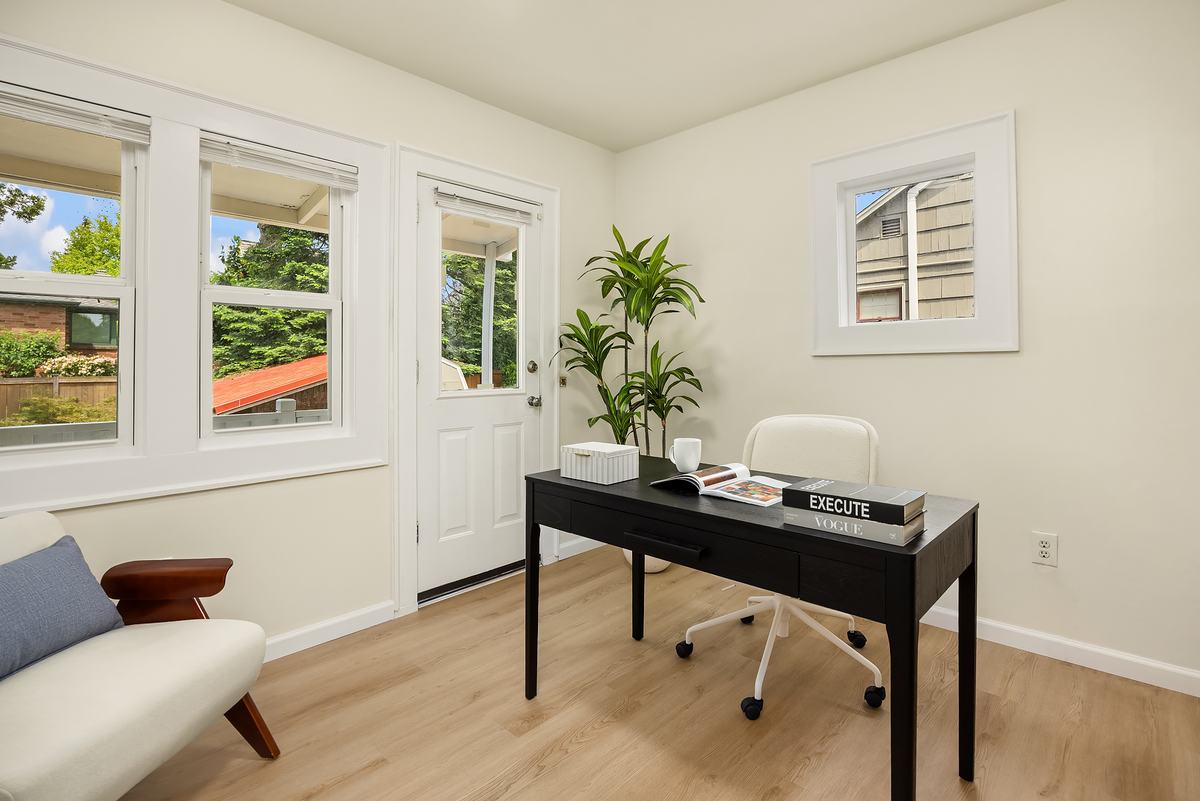 Office staged by Top Staging And Design at the North Seattle project